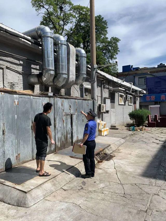 迎泽区执法分局全面整治餐饮油烟污染