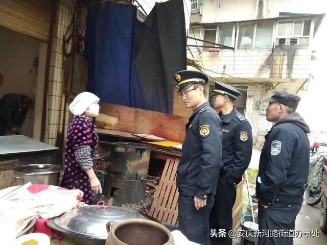 曙光社区开展餐饮油烟净化器排查行动