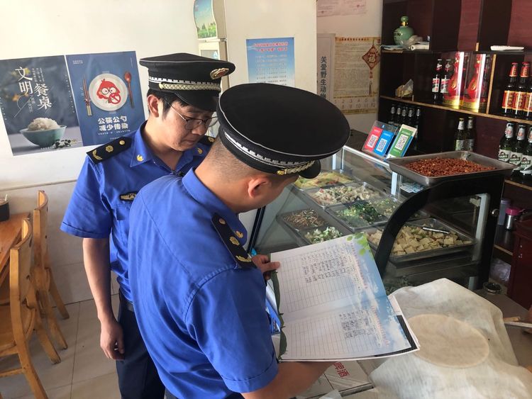 长安城管执法鸣犊中队治理餐饮油烟污染