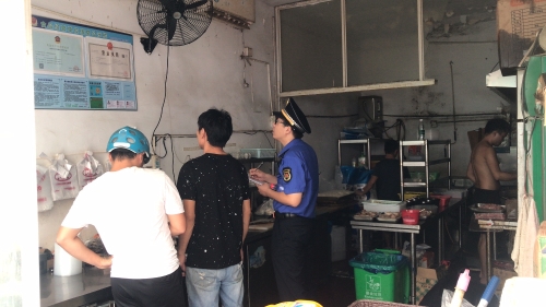 百丈中队开展辖区内餐饮店综合整治工作