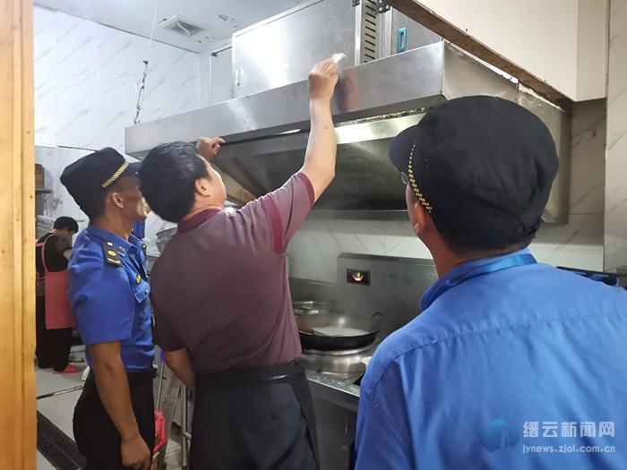 缙云县执法局开展餐饮行业油烟治理专项整治行动