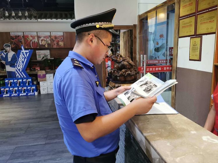 长安城管执法直属三中队开展辖区3条街道11家餐饮单位日常检查
