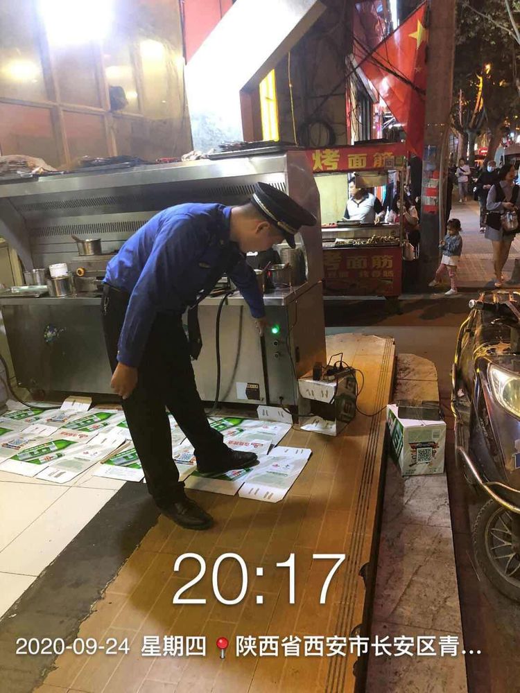 长安城管执法韦曲中队开展辖区13条街12家餐饮单位日常检查