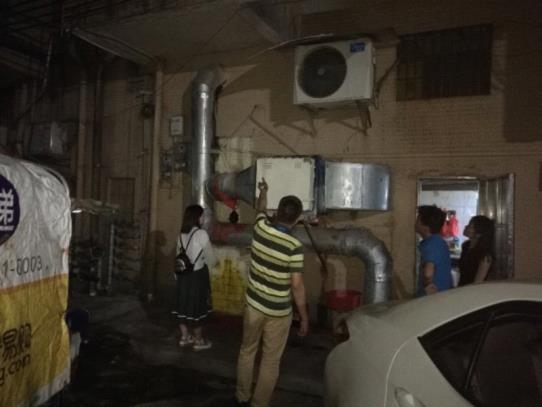 清新区开展中心城区餐饮油烟突击检查行动