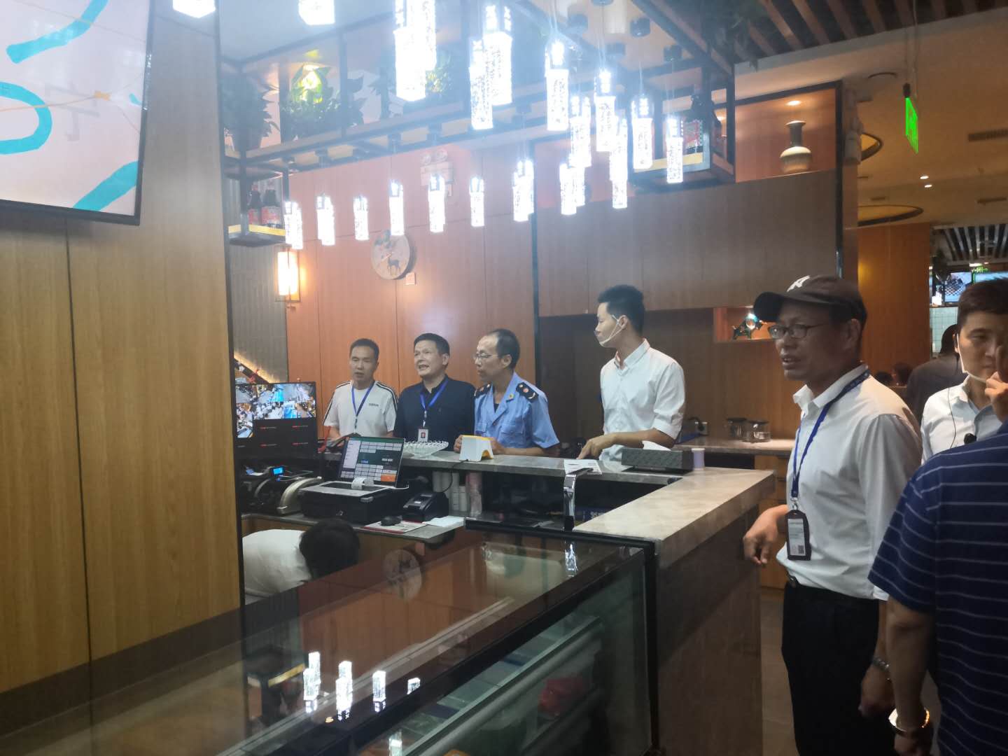 卧龙岗街道三举措推进环境卫生整治行动