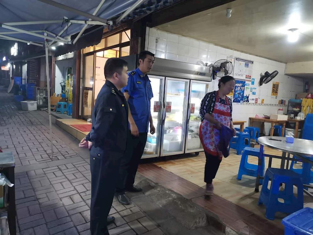 合江县综合行政执法局:“疏堵结合”治理露天烧烤