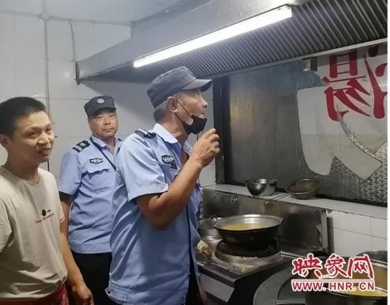 关林街道办事处开展油烟净化器使用及清洗情况全面检查