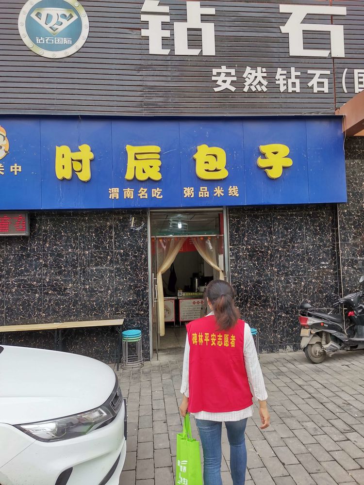 信号厂社区巡查辖区餐饮店油烟净化器使用情况