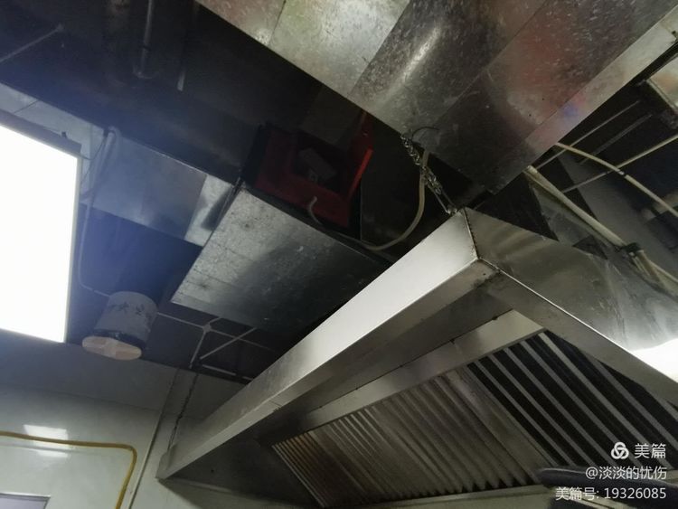 长安城管执法直属三中队开展辖区申店渡街5家餐饮单位日常检查