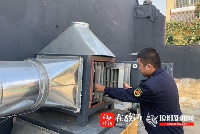 义堂镇城管中队三举措开展餐饮油烟专项治理行动