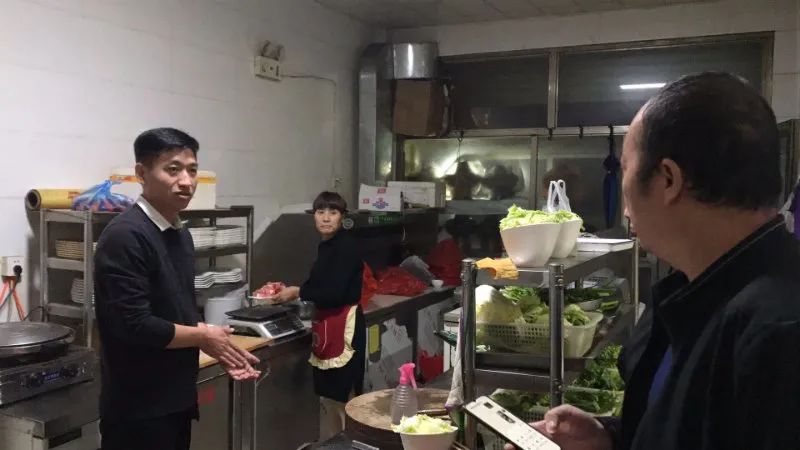 武强县多部门联合开展食品城周边餐饮行业突击检查