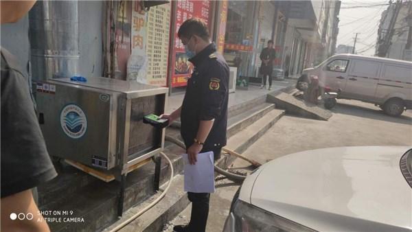 涡阳县城市管理局开展城区内餐饮油烟集中整治