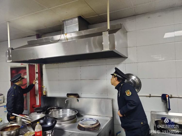 长安城管执法直属三中队开展26家餐饮单位日常检查