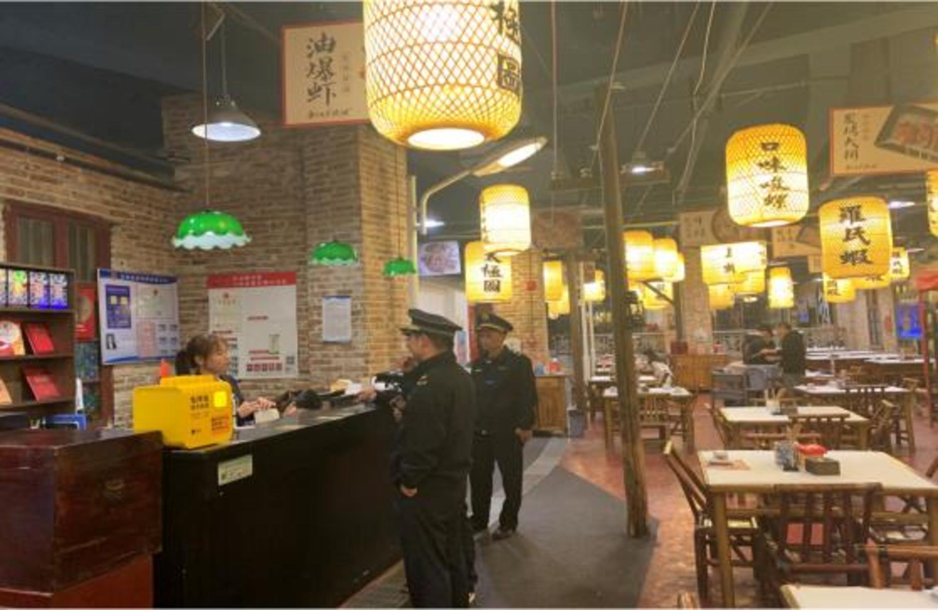 洪山街道开展餐饮油烟大排查、大整治行动