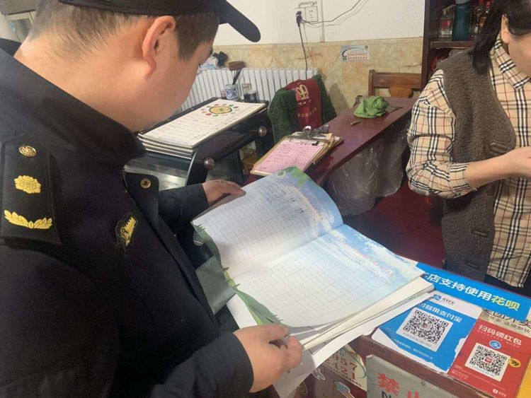 长安城管执法郭杜中队开展辖区3条街道8家餐饮单位日常检查