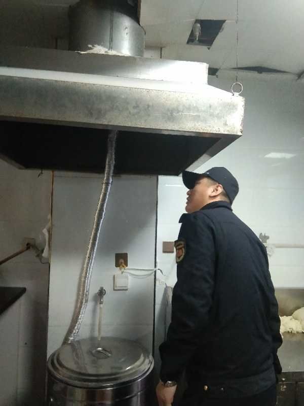 长安城管执法郭杜中队开展辖区3家餐饮单位日常检查