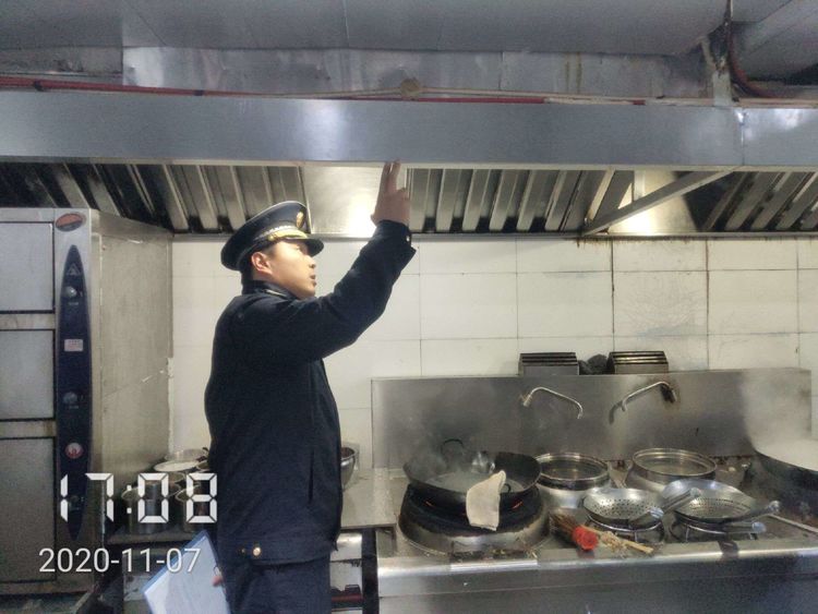 环城西路分队开展辖区餐饮单位督查检查