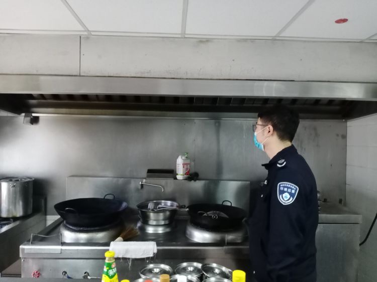 南院门街办开展辖区餐饮门店油烟净化设备安装和使用检查