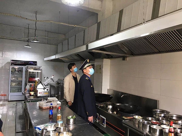 新蔡县城市管理局开展秋冬季餐饮业油烟污染整治工作