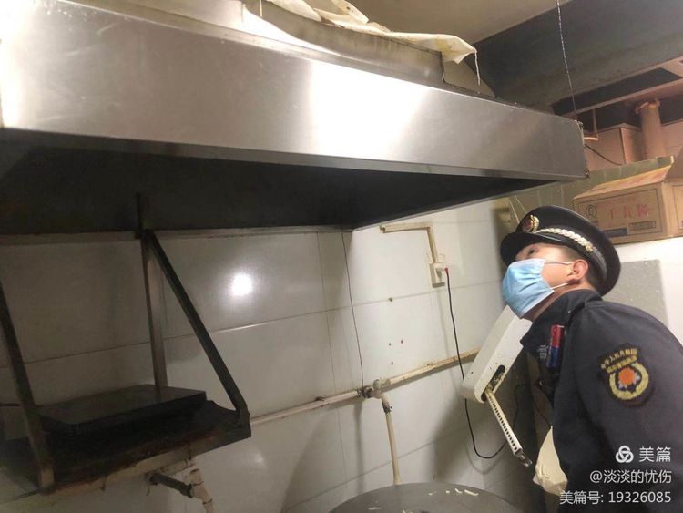 长安城管执法直属三中队开展辖区17家餐饮单位日常检查
