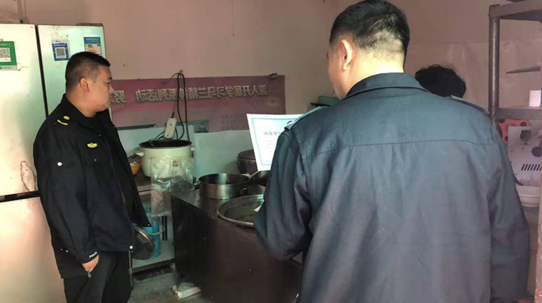 李楼镇加大餐饮业油烟污染排查治理力度