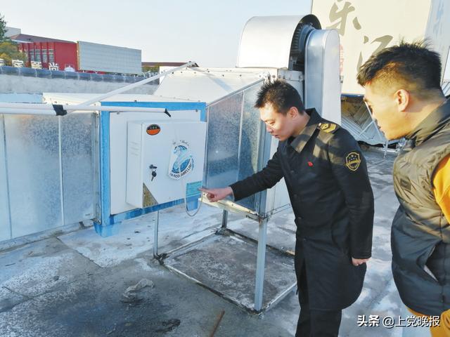 太东市场监管所开展餐饮业油烟专项整治工作