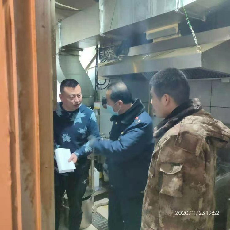 北坦街道开展集中取缔夜间占道经营和餐饮油烟污染治理专项行动