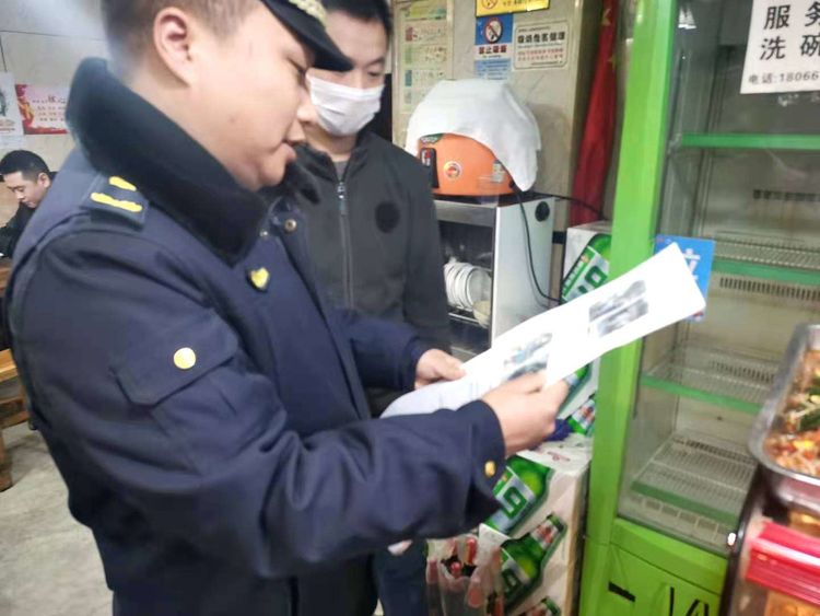 长安城管执法韦曲中队开展辖区内15条街15家餐饮单位日常检查