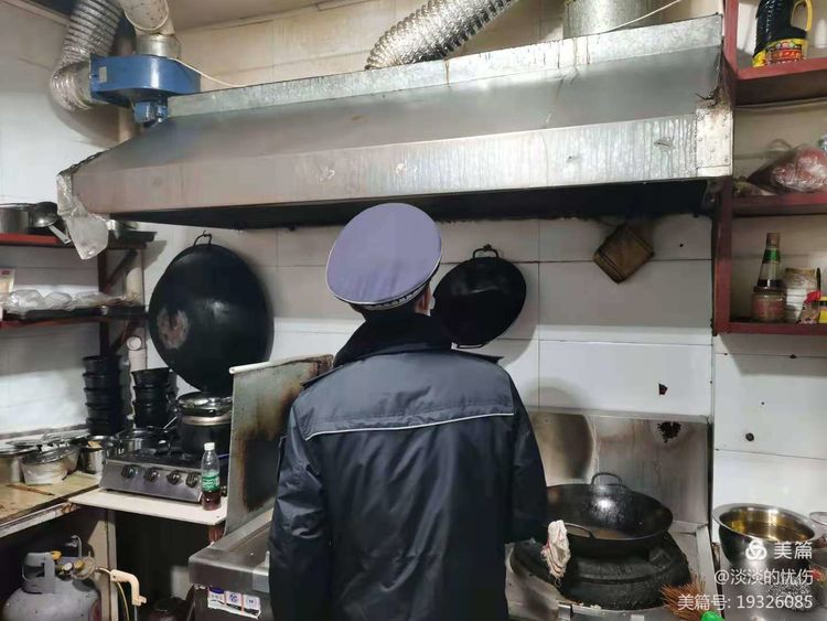 长安城管执法直属三中队开展辖区内17家餐饮单位日常检查