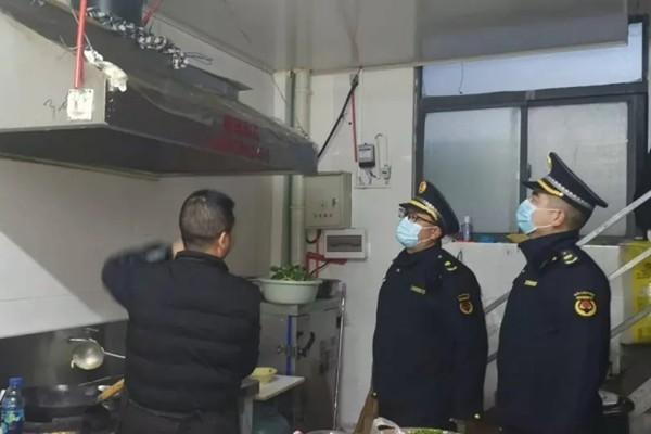 太和县城管局开展餐饮业常态化专项整治行动