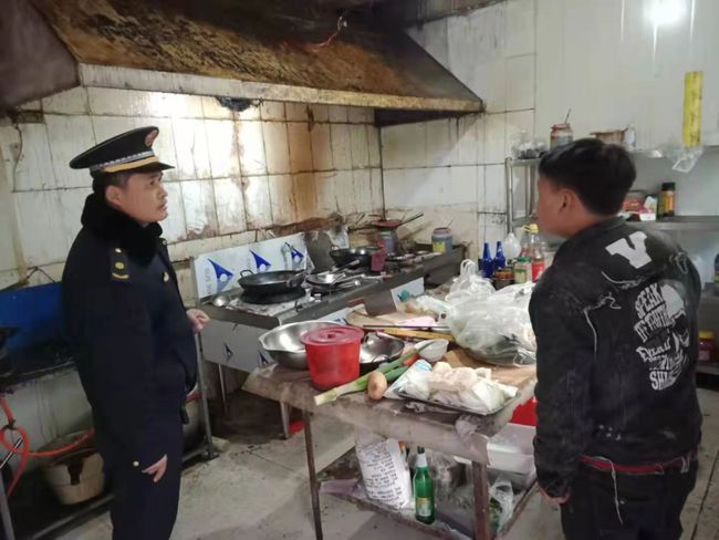 济阳区城市管理局曲堤中队启动餐饮油烟污染专项治理行动