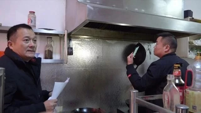 慈利县多部门联合验收城区餐饮油烟净化设施