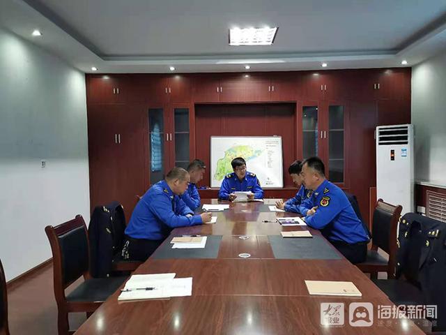 河口区孤岛镇综合执法中心开展餐饮油烟专项整治行动