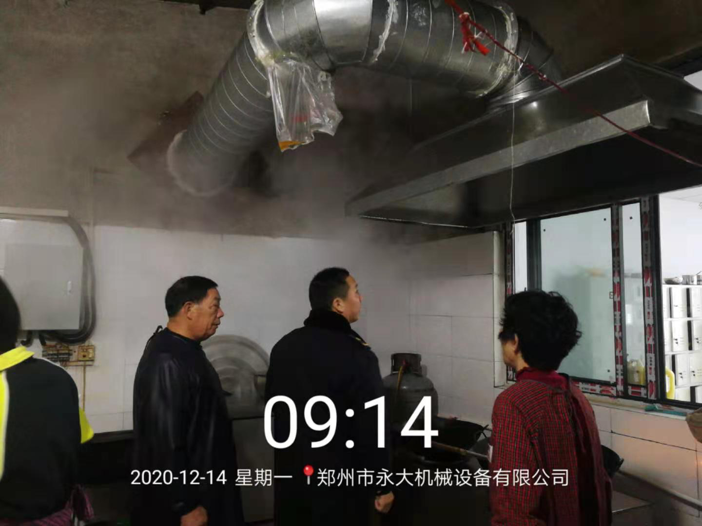 乔楼镇执法中队开展餐饮油烟整治工作