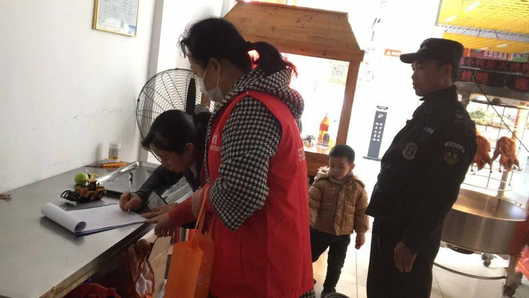 东宝社区开展餐饮企业油烟排放安全生产专项检查