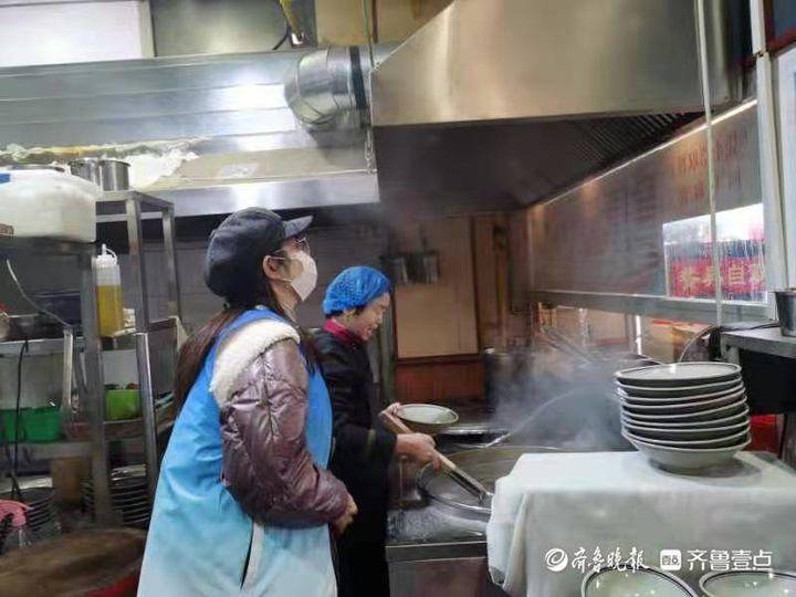 惠泽社区开展辖区餐饮行业环保巡查