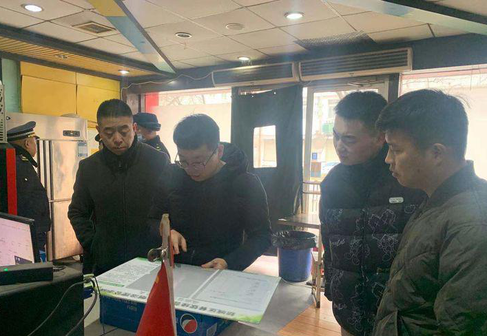 解放门街道多部门联合督导检查餐饮油烟污染治理工作
