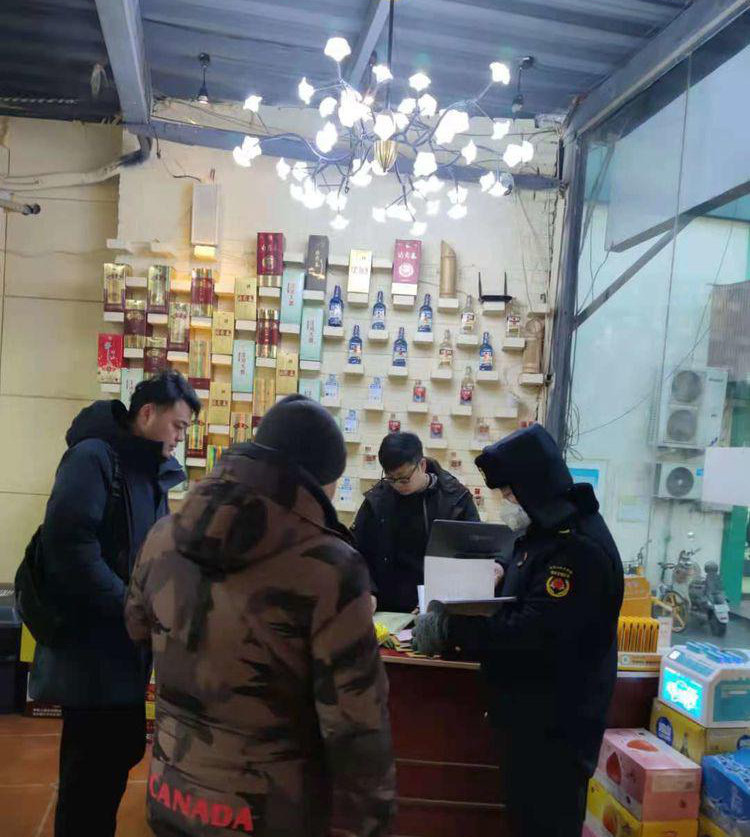 趵突泉街道多部门联合检查辖区餐饮企业