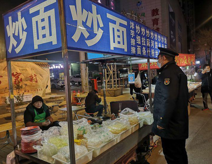 张家堡城管执法中队加强辖区日常管控