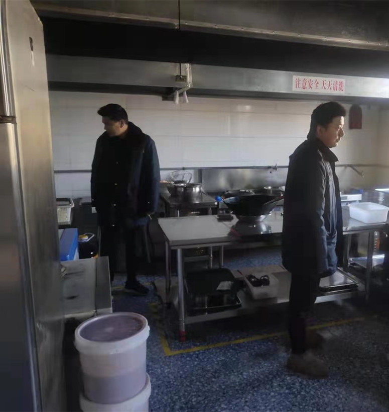 李楼镇开展辖区餐饮业门店油烟净化设施全面检查