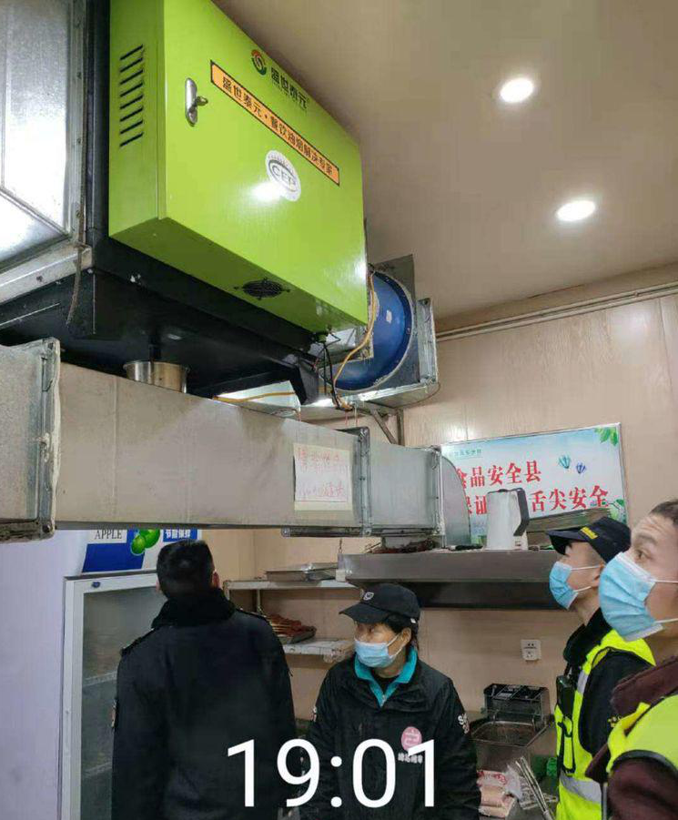 息县城市管理局餐饮油烟办开展餐饮油烟污染夜查行动