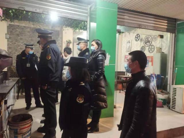汉源县多部门联合开展餐厨废弃物及烧烤油烟专项整治行动