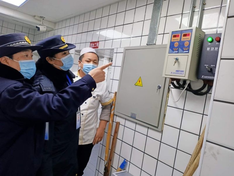 奎屯市城市管理局开展餐饮油烟净化设施大排查行动