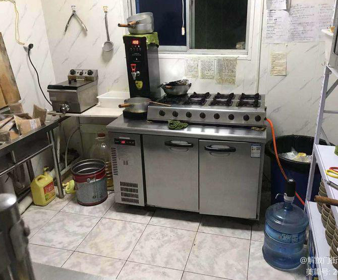 解放门街道夜查辖区工地污染源及餐饮污染源管控情况