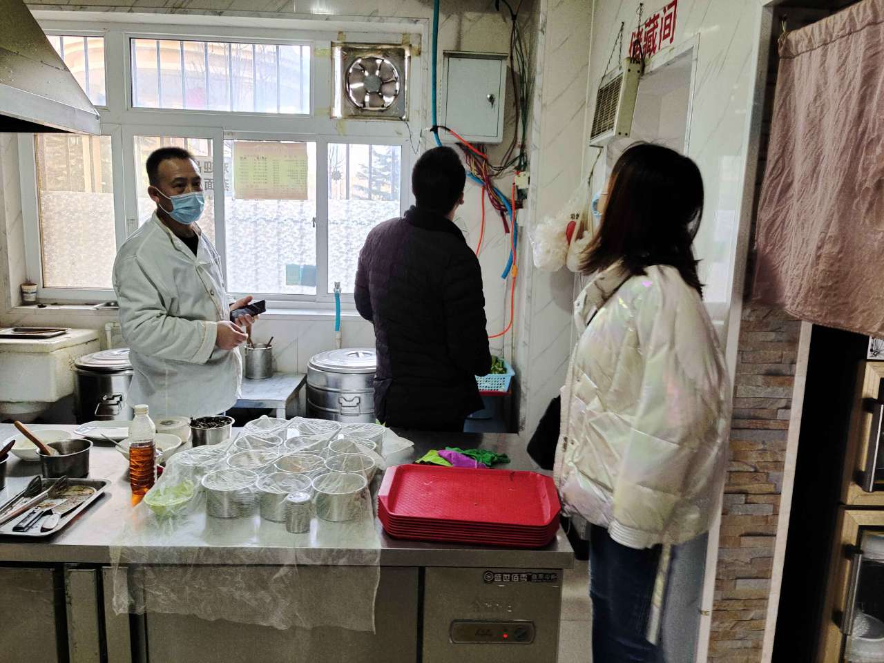 崇信县两部门联合开展餐饮油烟污染治理设施集中专项检查