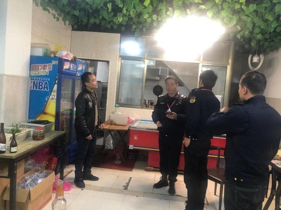 共青城市城市管理局开展餐饮油烟污染整治活动
