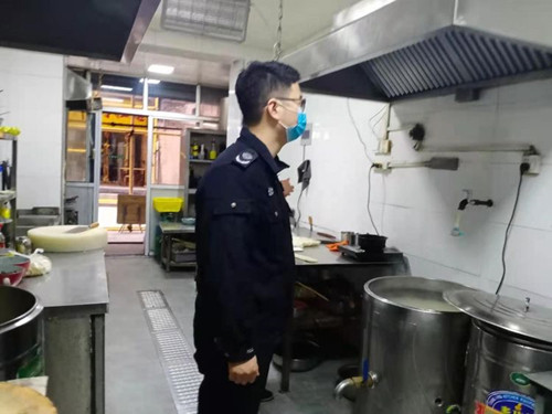 南院门街道开展辖区粉巷、大车家巷餐饮单位督导检查