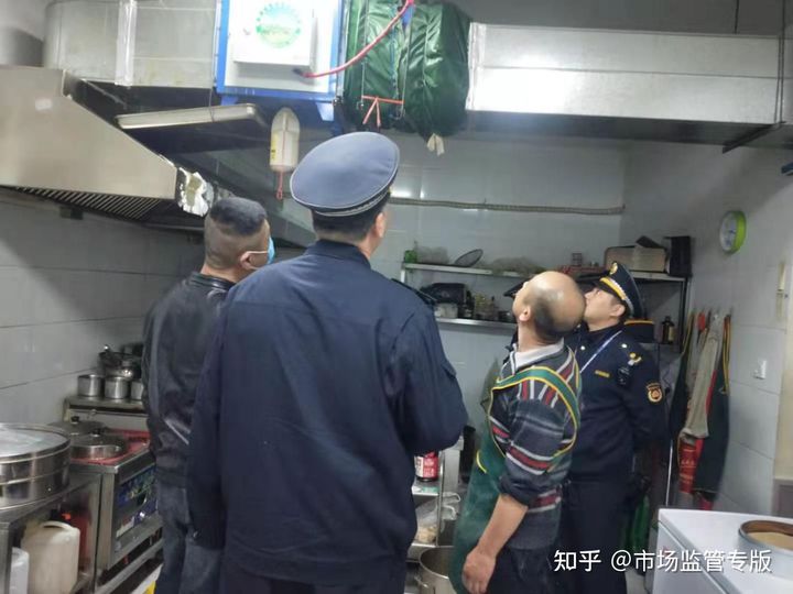 白鸽社区开展辖区餐饮业油烟排查整治行动