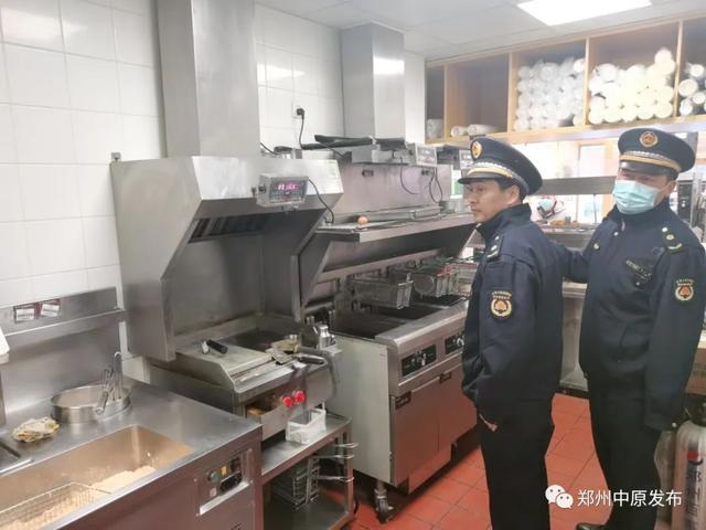 林山寨街道开展餐饮油烟治理工作
