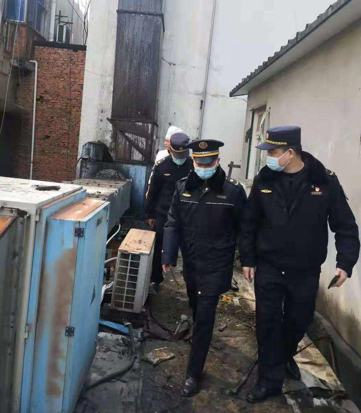 武昌区城管直属七中队开展油烟噪音污染及燃气安全专项检查工作